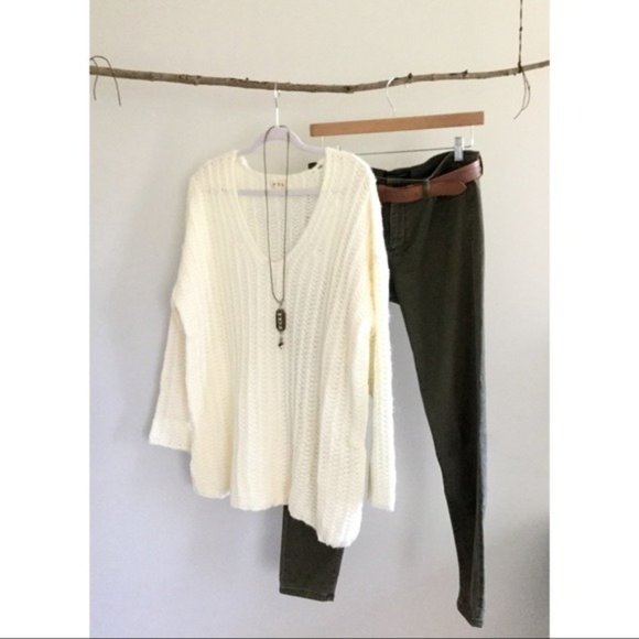 POL Oversized Chunky Knit V Neck Sweater In Ivory - Picture 3 of 12
